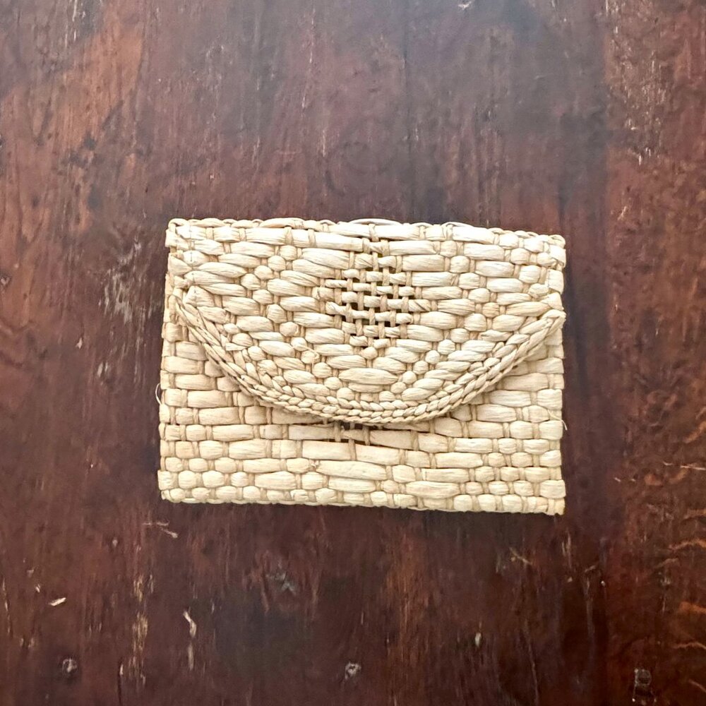 NWT | Corn husk and straw clutch | OS